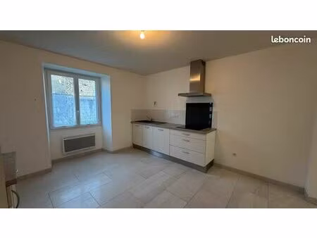 location maison rénovée en 2018 avec 3 chambres