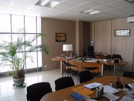 location entrepôt gemenos 13420 500m²