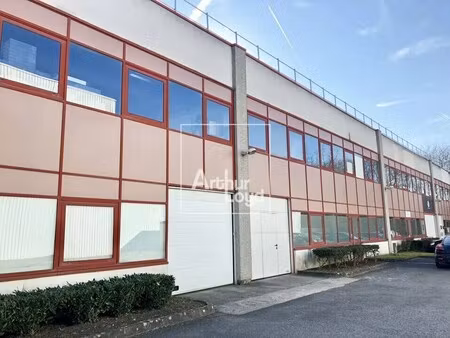location local d'activités 372 m²