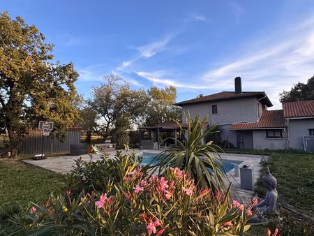 maison t7 d'exception de 206m2 avec jardin et piscine à mure