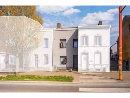 charmant duplex rénové avec terrasse et parking