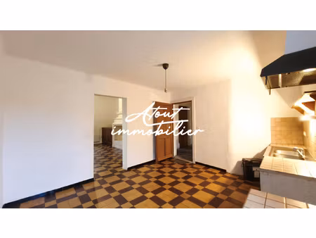 appartement t3 au 1er étage d'un batiment classé au coeur d'