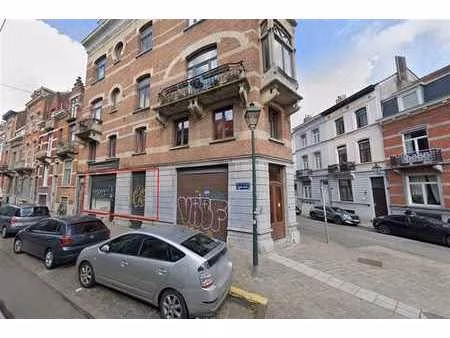 st-gilles - prox pl van meenen / rez-commercial à rénover