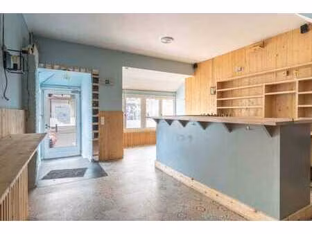 place communale : rez-de-chaussée commercial avec jardin