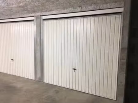 location parking à clamart (92140)  190 €