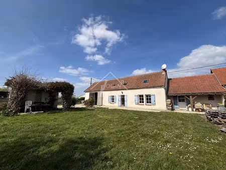 maison avec 2.4 hectares de terrain
