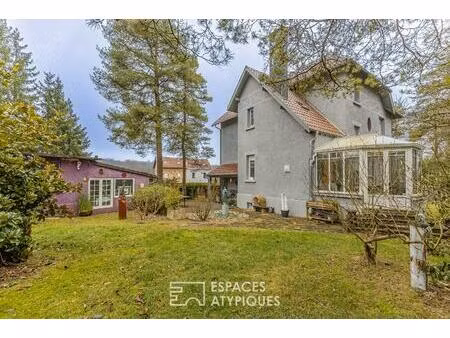 maison de maître des années 30 et son écrin de verdure
