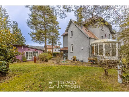 maison de maître des années 30 et son écrin de verdure