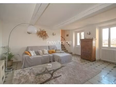 bienvenue en provence dans cette maison de village avec terrasse et belle vue