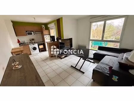 t3 avec terrasse et parking en sous sol au calme en fond de residence recente libre d occu