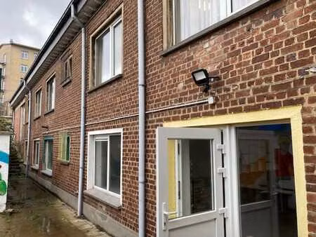 bâtiment à usage public ou assimilé de +/- 300 m² surface