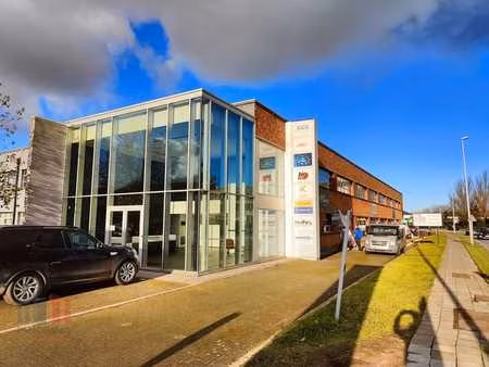 20 m² de bureaux prêts à l'emploi le long de pathoekeweg