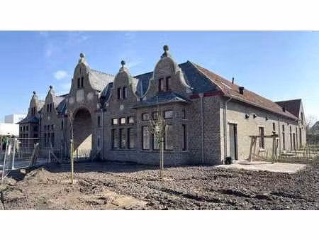 bureau à louer dans une magnifique ferme carrée rénovée à z
