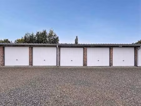5 garages à vendre  sécurisés  idéalement situés - herstal