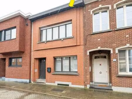 eengezinswoning met 2 slaapkamers  veranda en tuin 200 m²