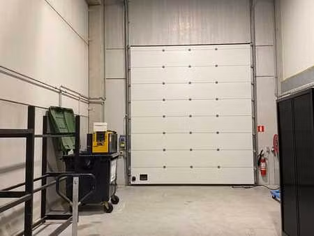 entrepôt neuf avec bureau ou showroom à louer à hulshout