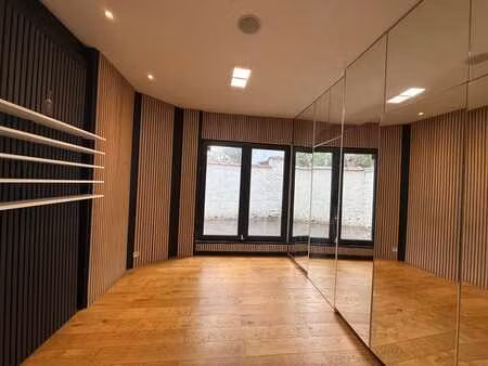 surface commerciale +/- 65m2 à louer