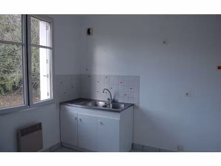 location appartement  m² t-3 à saint-satur  418 €