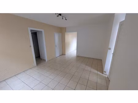 location appartement 2 pièces 51 m² à saint-chamond (42400)  530 €