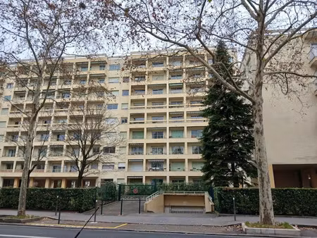 location appartement 1 pièce 28 m² à lyon 8ème (69008)  661 €