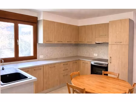 location appartement  75.54 m² t-3 à etaux  1 020 €