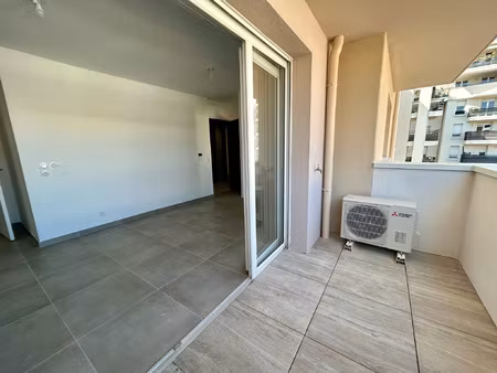 t2 lumineux avec balcon résidence neuve marseille 13004