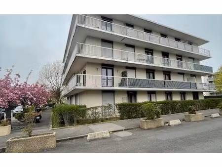 location appartement  55.2 m² t-2 à vaujours  900 €