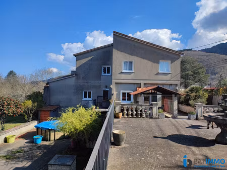 grande maison sur 1565 m² de terrain - etat impeccable