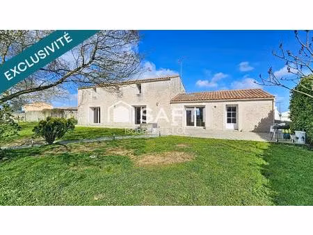 maison en pierre vue sur les marais