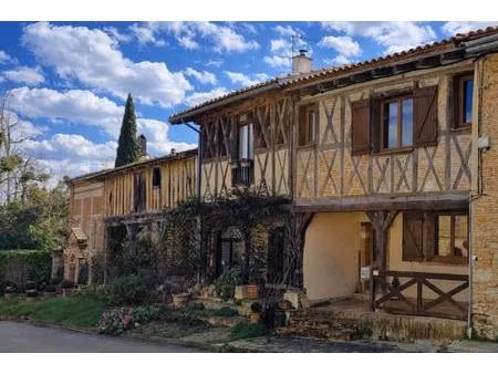 maison pittoresque à colombages de 177m² meublée.