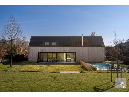 exclusieve vierkantshoeve met buitenzwembad en vrij uitzicht op perceel van 3.213m²