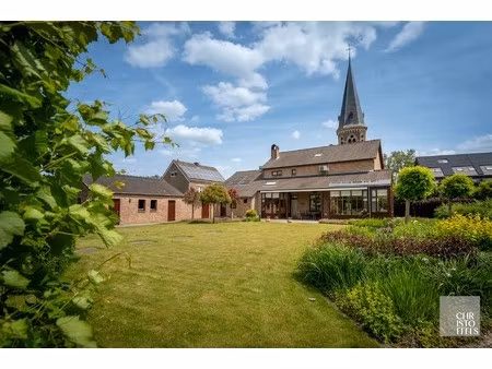 riante vrijstaande woning mét mogelijkheid tot kantoor in het centrum van opgrimbie!