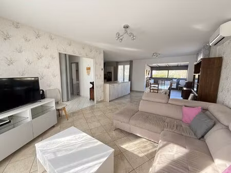 maison familiale avec 5 chambres et sous-sol complet