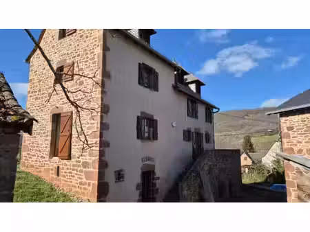 maison de caractère avec grange  cave voûtée et terrain de 1 4 ha