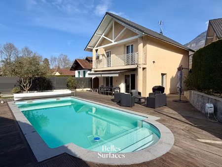 superbe villa familiale avec piscine et jardin paysager à mo