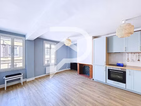 à louer - superbe t3 meublé  rénové avec goût et plein de cachet