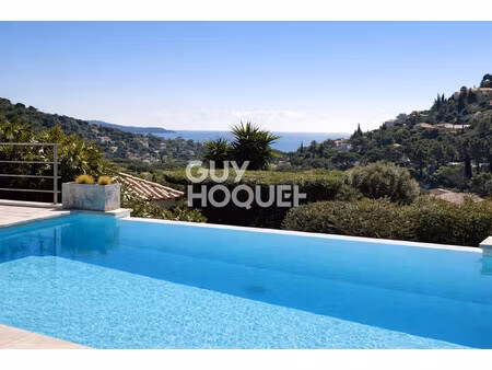 villa vue mer avec piscine cavalaire sur mer