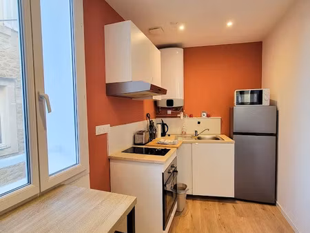 location meublée appartement 2 pièces 23.7 m² à salon-de-provence (13300)  690 €