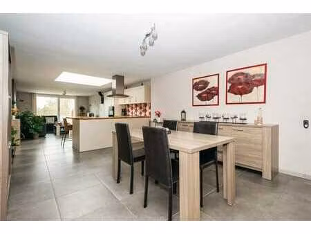 maison 3 façades de 3 chambres avec beau jardin!