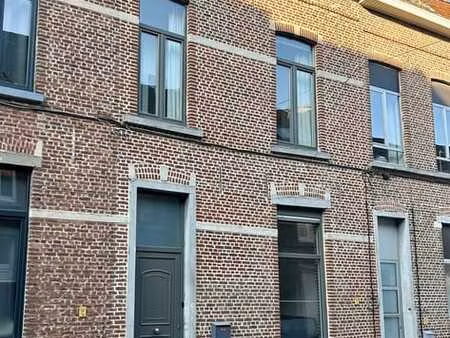 gezellige rijwoning met prachtige stadstuin en achteruitg...
