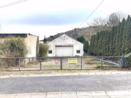 deux hangars et terrain