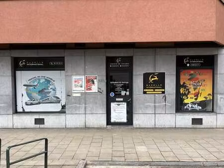 surface commerciale 83 m²