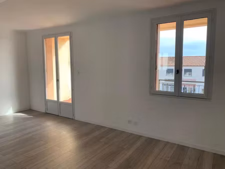 location locaux professionnels 95 m² à nimes (30000)  1 450 €