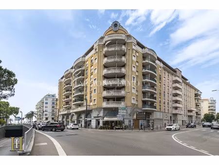 location locaux professionnels 1 pièce 60 m² à nice (06000)  1 952 €