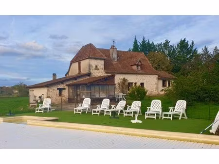 belle maison quercynoise en pierres  avec piscine  sur 3500 m2   proche figeac (lot)