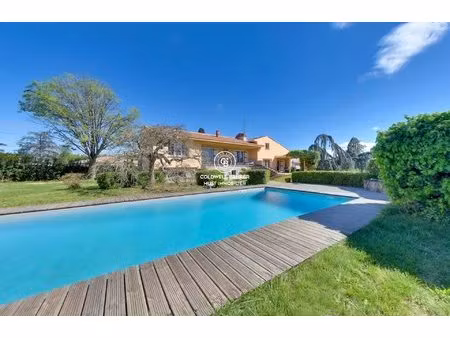 villa de style maison bourgeoise avec piscine dans un magnifique parc toulouges
