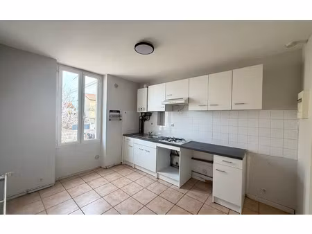 location appartement  46.8 m² t-2 à sury-le-comtal  460 €