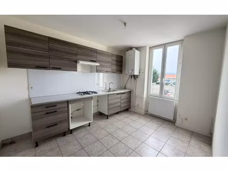 location appartement  47.24 m² t-2 à sury-le-comtal  490 €