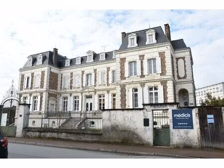 bureau de 130 87 m² à corbeil-essonnes