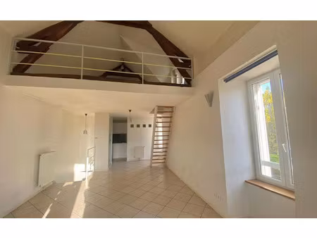 location maison  m² t-3 à château-l'évêque  640 €